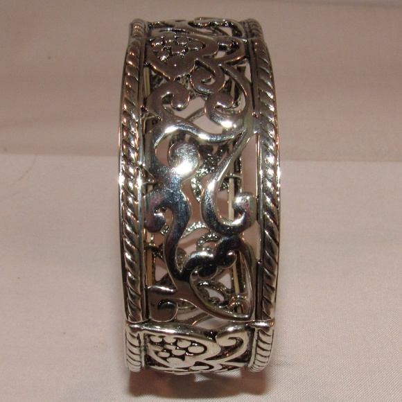 Bracelet Stretch Silver Tone Chrome Elastic New - Picture 2 of 5